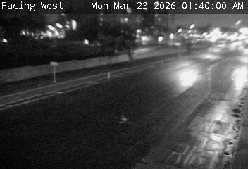 Queens Blvd @ Queens Center Mall live webcam