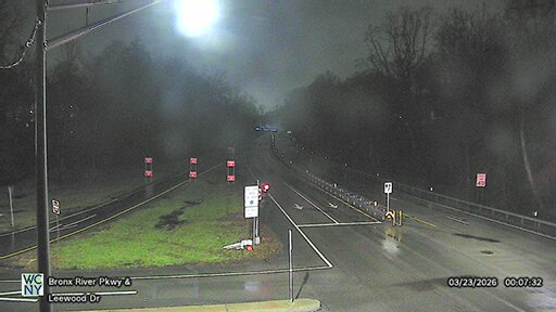 Bronx River Parkway at Leewood Drive live webcam
