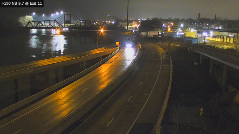 I-190 MP 008.70 NB at Interchange 11 (Scajaquada Expressway Route 198) live webcam