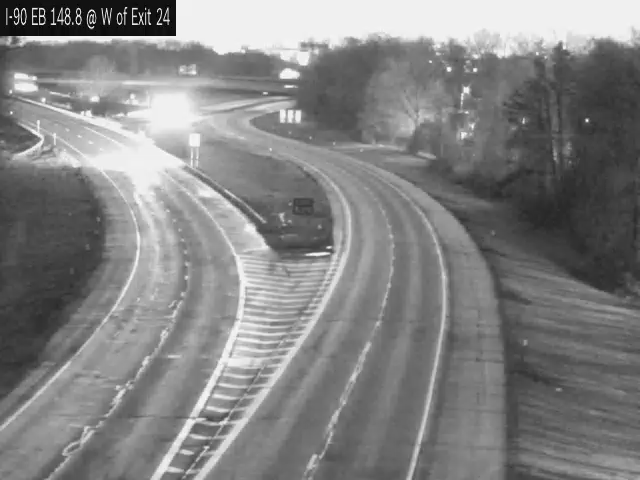 I-90 MP 148.80 EB Just West of Interchange 24 (Albany/I-90/I-87) live webcam