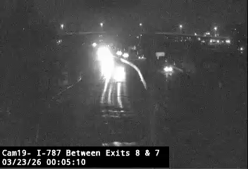 I-787 SB Between Exits 8 & 7 (Watervliet Arsenal) live webcam