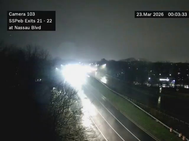 SSP between Exit 21 (Nassau Rd.) and Exit 22 (MSP) live webcam