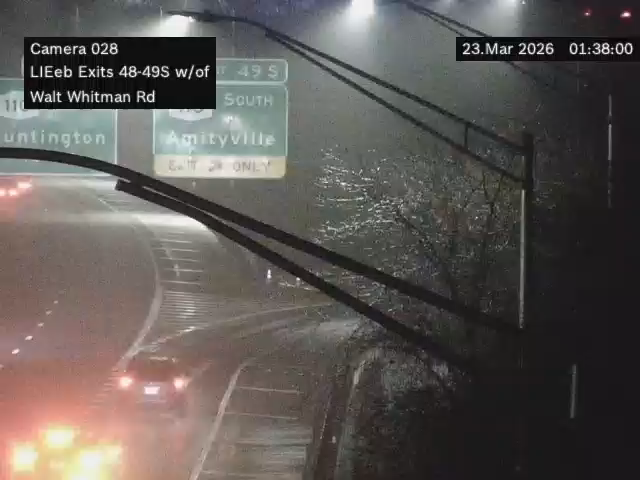 I-495 East of Round Swamp Rd live webcam