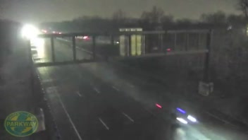 MM 134.2 n/o Colonia Service Area (WoodBr Twp) live webcam